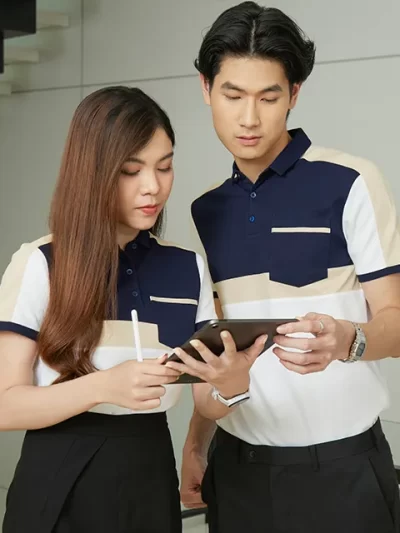 เสื้อยูนิฟอร์มโปโลคลาสสิก พร้อมกระเป๋าสีกรมแถบครีม