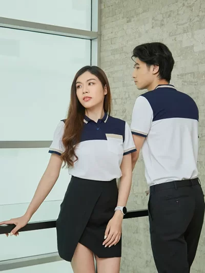 เสื้อยูนิฟอร์มโปโลคลาสสิก พร้อมกระเป๋าแถบครีม